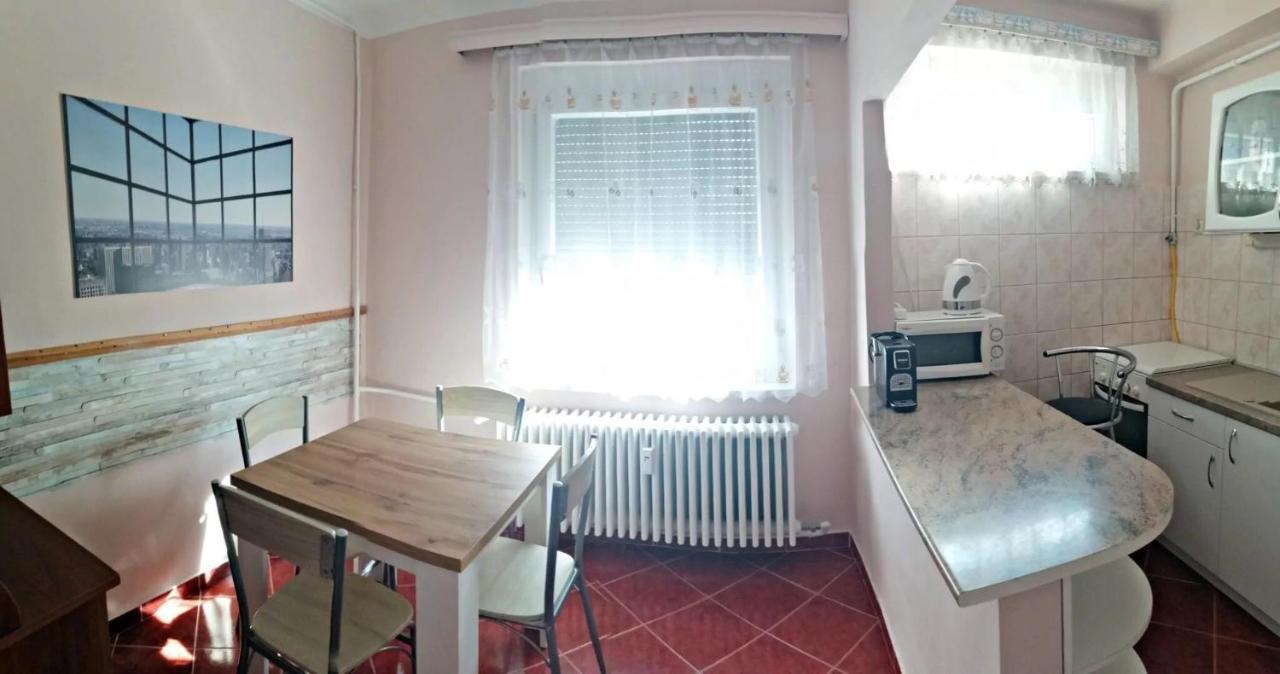 Startpont Apartman Печ Экстерьер фото