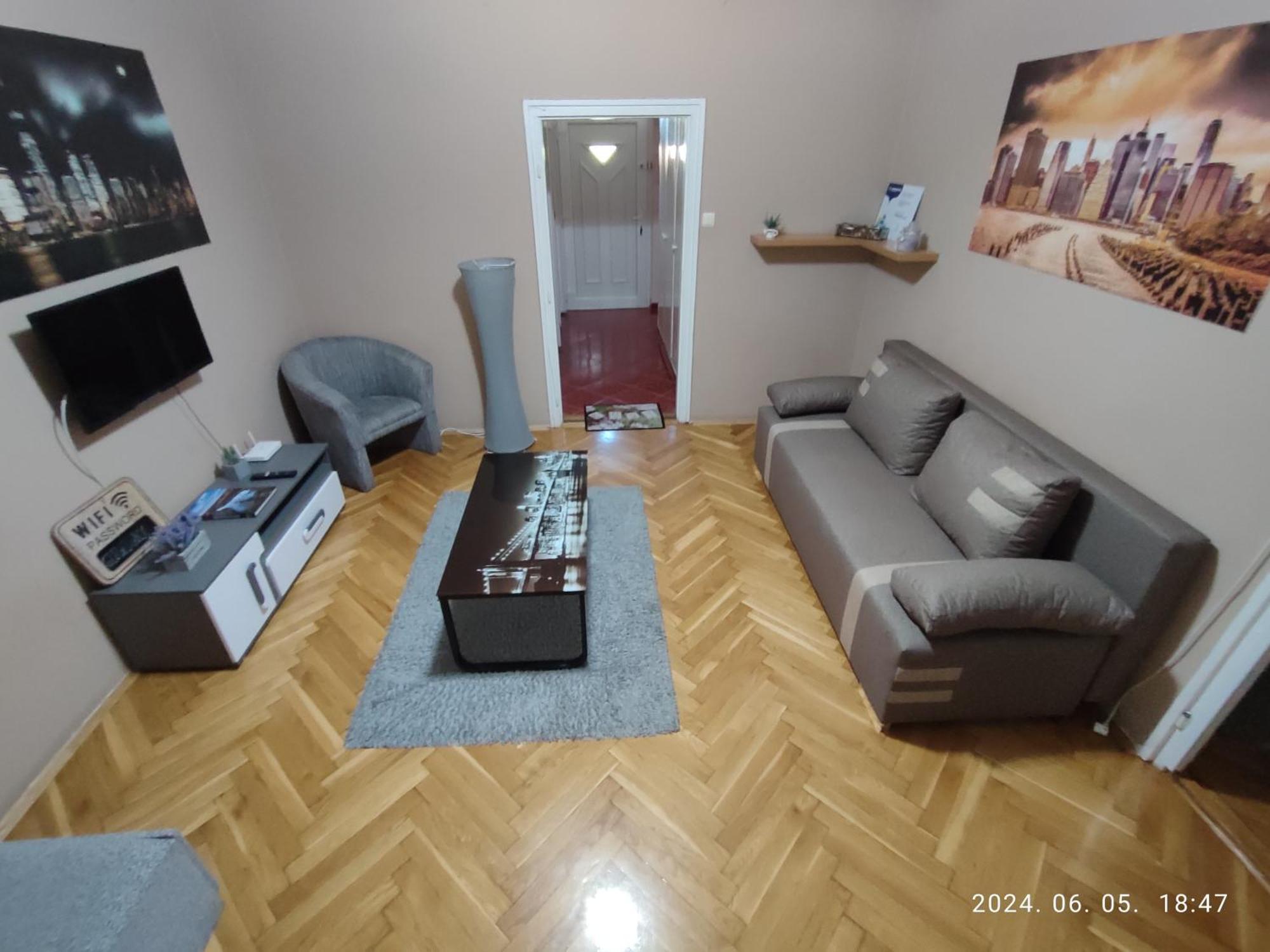 Startpont Apartman Печ Экстерьер фото