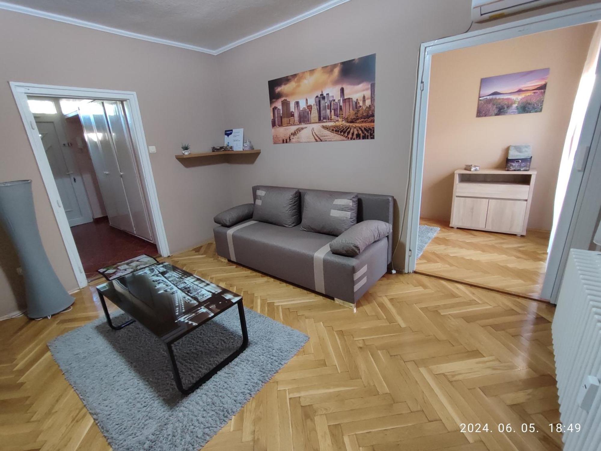 Startpont Apartman Печ Экстерьер фото